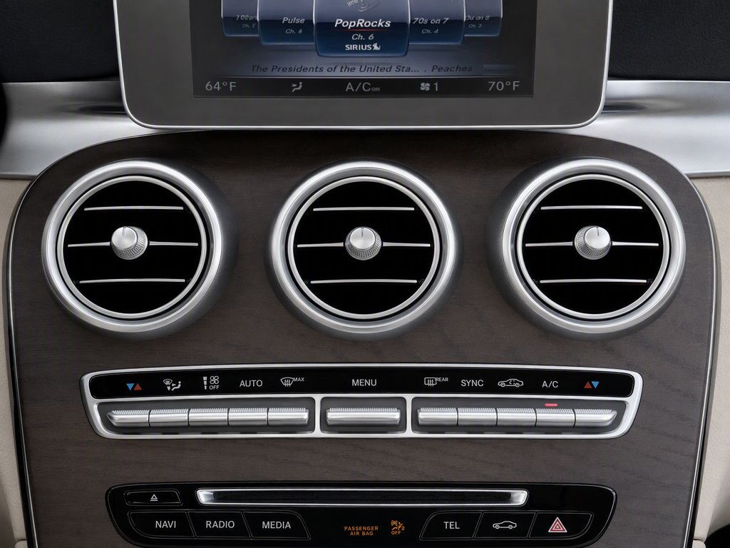 Used 2019 Mercedes-Benz GLC 300 4MATIC image 10