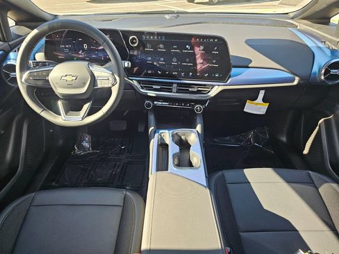 New 2026 Chevrolet Equinox EV LT AWD/4WD image 17