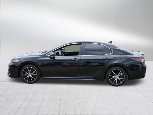 Used 2023 Toyota Camry SE w/ Audio Upgrade Package FWD image 4
