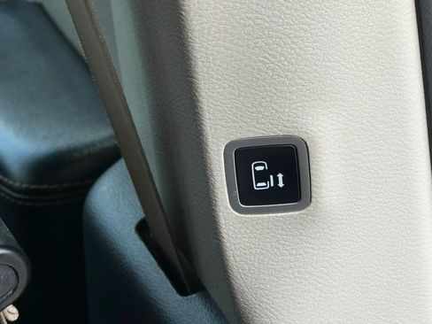 Used 2020 Chrysler Pacifica Touring-L Plus FWD image 28