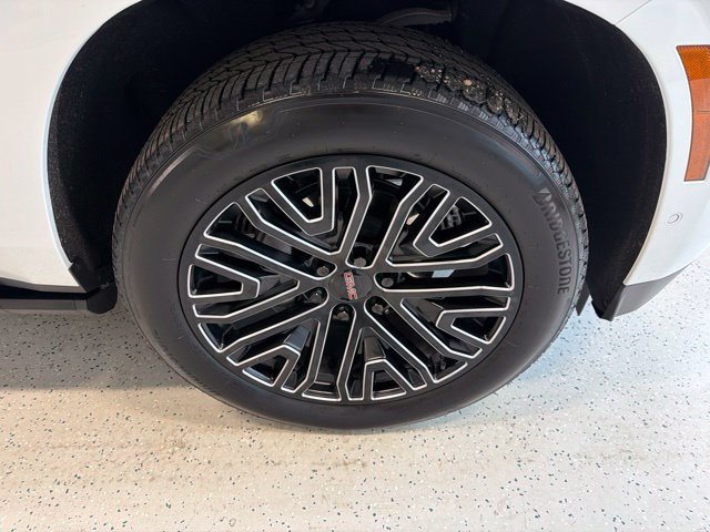 Used 2025 GMC Yukon Denali w/ Sun & Power Step Package AWD/4WD image 15