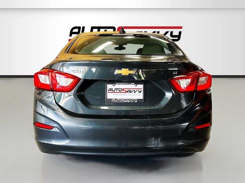 Used 2018 Chevrolet Cruze LT FWD image 6