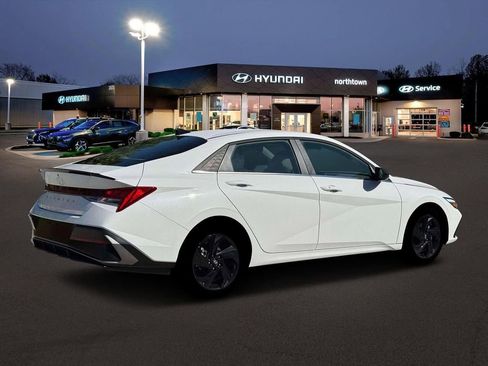 New 2026 Hyundai Elantra SEL Sport image 8