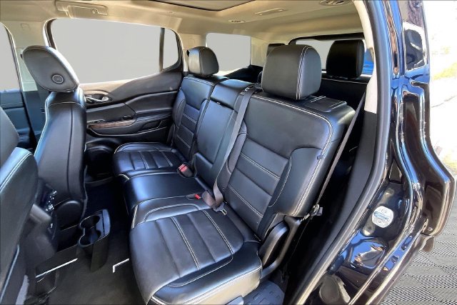 Used 2021 GMC Acadia Denali w/ Denali Technology Package AWD/4WD image 16