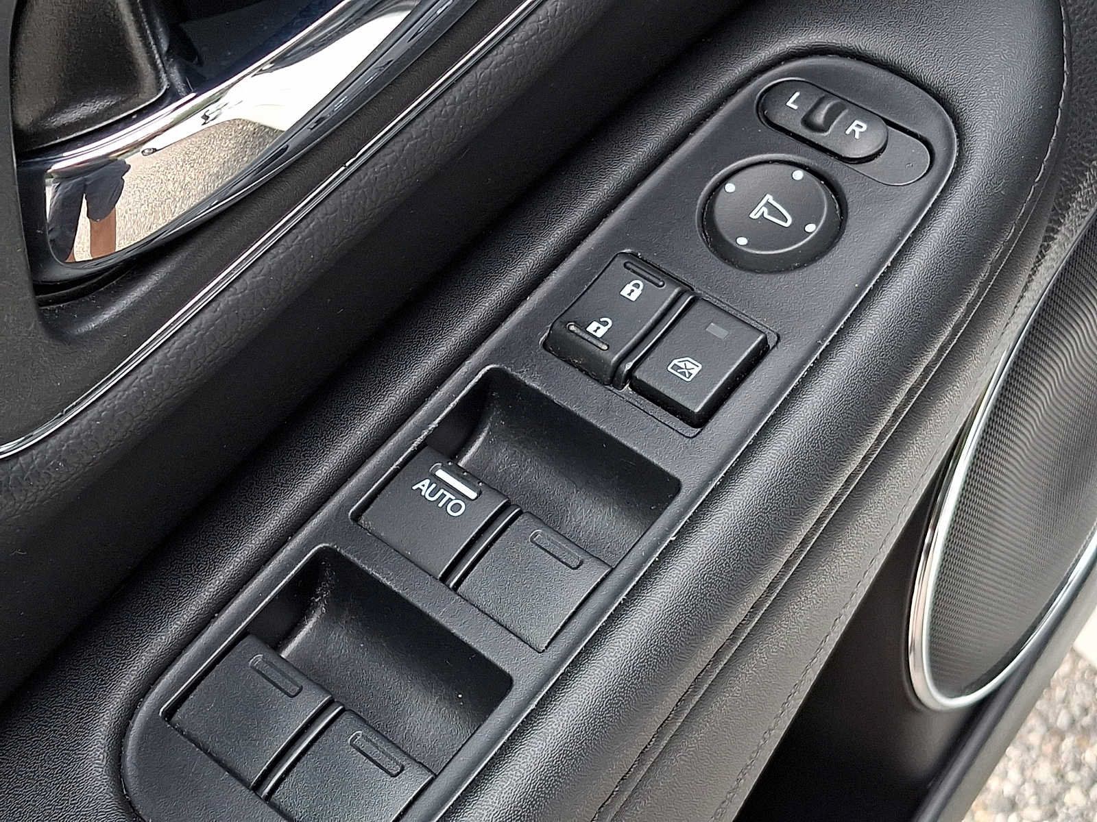 Used 2019 Honda HR-V Touring image 24