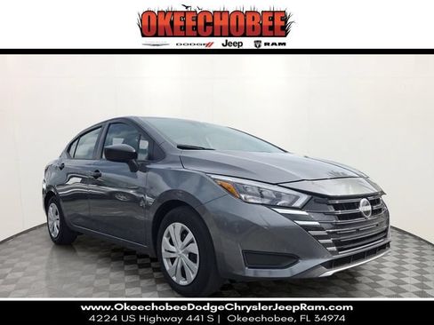 Used 2025 Nissan Versa S w/ Trunk Package FWD image 1
