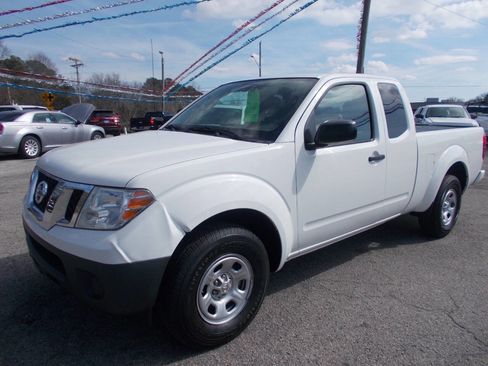 Used 2019 Nissan Frontier S image 1