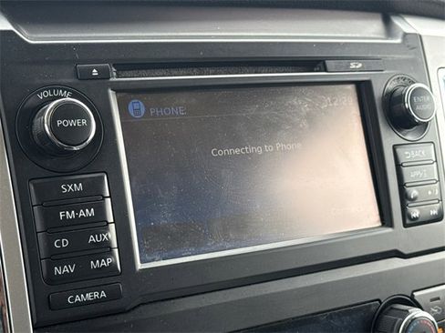 Used 2017 Nissan Titan SL image 24