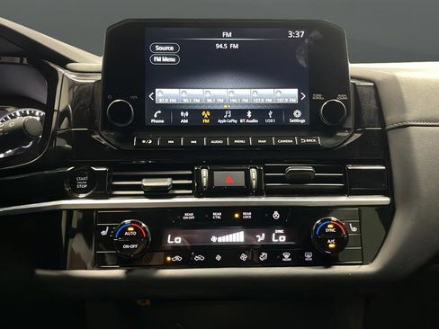 Used 2025 Nissan Pathfinder SL w/ Black Appearance Package FWD image 12
