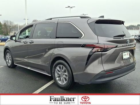 Certified 2024 Toyota Sienna XLE image 4