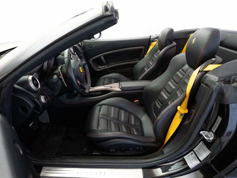 Used 2014 Ferrari California RWD image 9