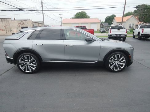 Used 2024 Cadillac Lyriq Luxury w/ LPO, Floor Liner Package image 2