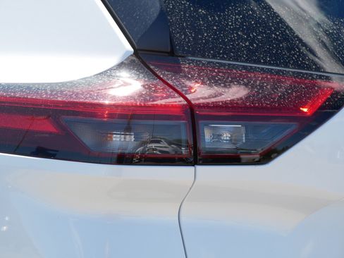 Used 2025 Nissan Rogue SV AWD/4WD image 17