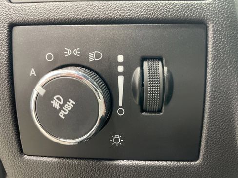 Used 2013 Dodge Challenger SRT8 w/ Harman Kardon Audio Group image 21