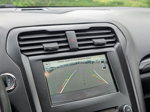 Used 2018 Ford Fusion SE w/ Equipment Group 201A image 18