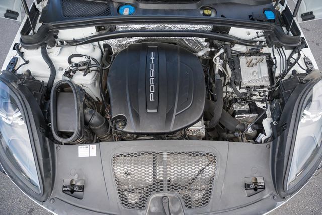 Used 2021 Porsche Macan AWD/4WD image 22