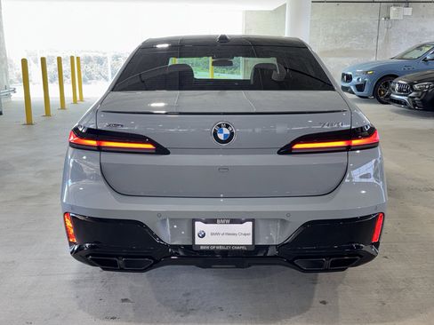 Used 2025 BMW 760i xDrive w/ Executive Package AWD/4WD image 7