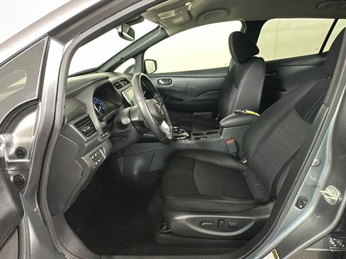 Used 2022 Nissan Leaf SV w/ SV Technology Package FWD image 11
