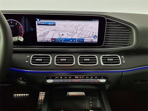 Used 2025 Mercedes-Benz GLS 450 4MATIC image 18
