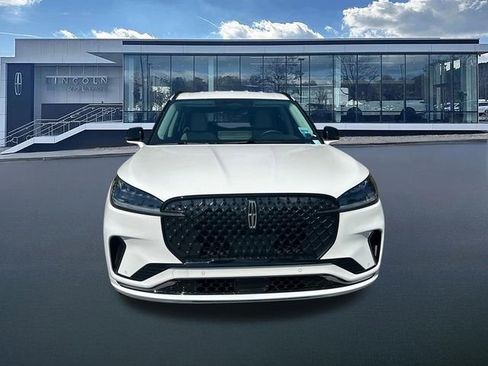New 2026 Lincoln Aviator AWD w/ Jet Appearance Package image 2