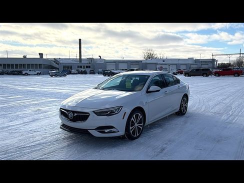 Used 2018 Buick Regal Essence w/ Driver Confidence Package #1 image 2