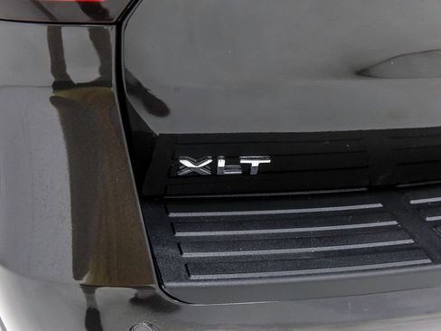 Used 2024 Ford Expedition XLT RWD image 6