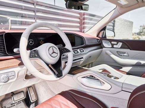 Used 2026 Mercedes-Benz Maybach GLS 600 4MATIC image 2