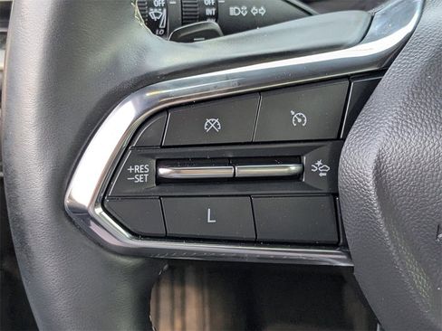 Used 2025 Chevrolet Traverse LT image 24