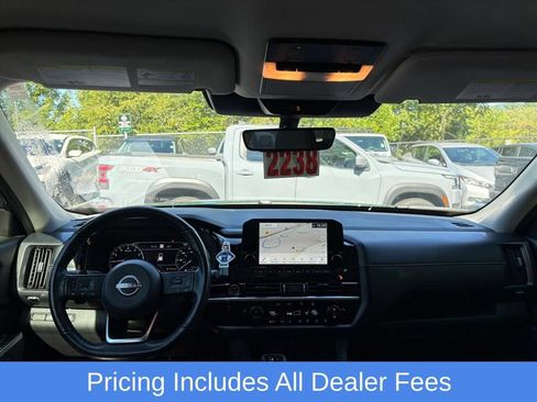 Used 2023 Nissan Pathfinder SL AWD/4WD image 6
