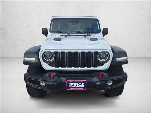 Used 2025 Jeep Wrangler Unlimited Rubicon AWD/4WD image 2