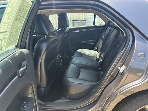 Used 2020 Chrysler 300 Touring L w/ Value Package RWD image 17