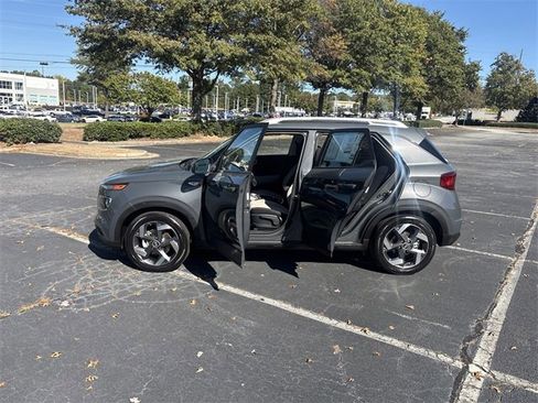 Used 2024 Hyundai Venue SEL image 11