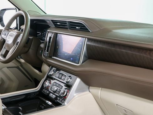 Used 2023 GMC Yukon Denali RWD image 30