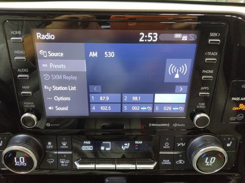 Used 2020 Toyota Highlander XLE image 25