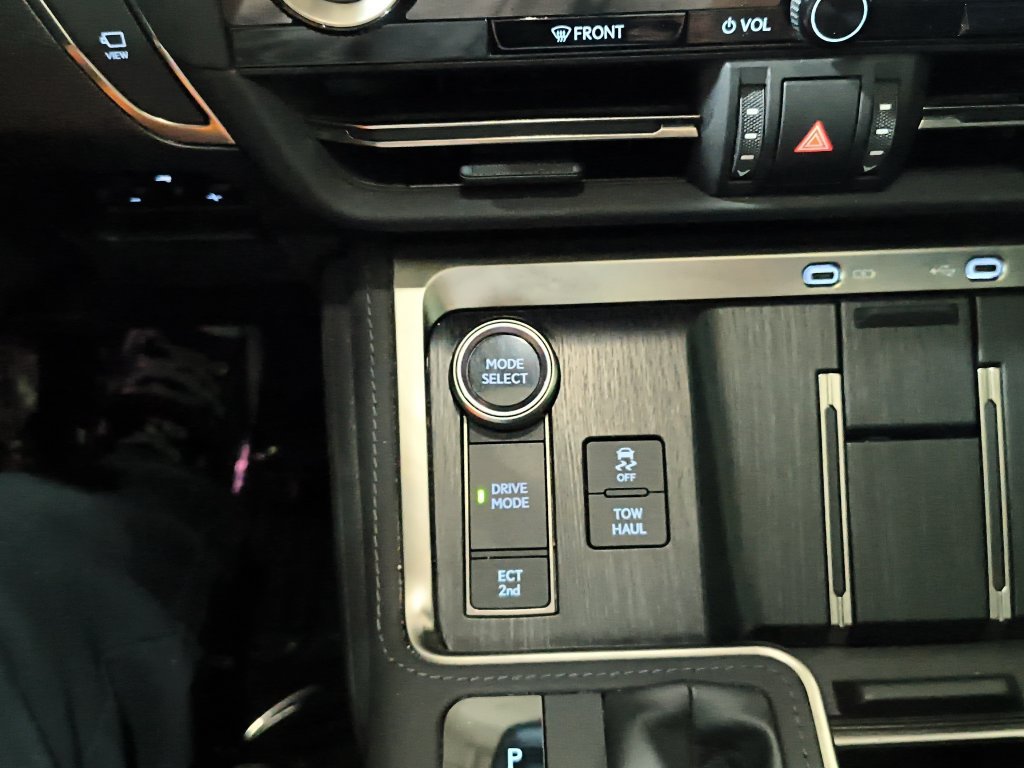 Used 2024 Lexus GX 550 w/ Accessory Package (Z1) AWD/4WD image 13