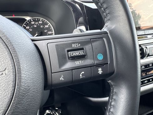 Used 2024 Nissan Pathfinder SV image 15