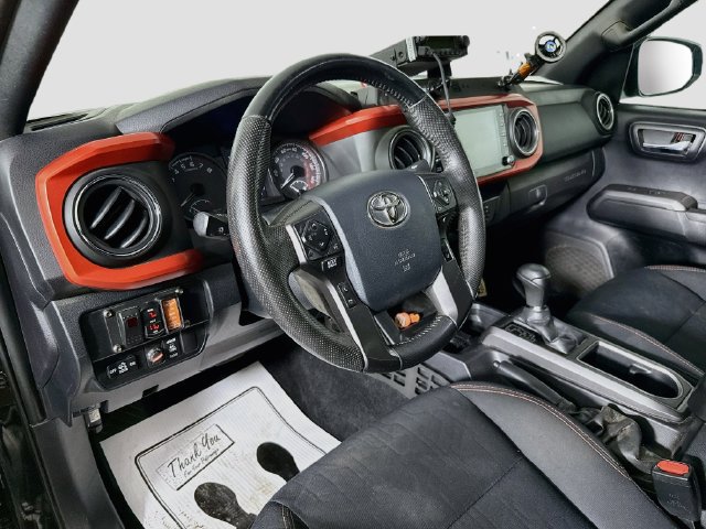 Used 2020 Toyota Tacoma TRD Off-Road AWD/4WD image 9