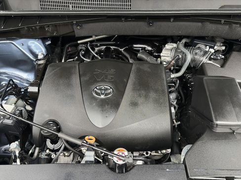 Used 2019 Toyota Highlander Limited AWD/4WD image 34