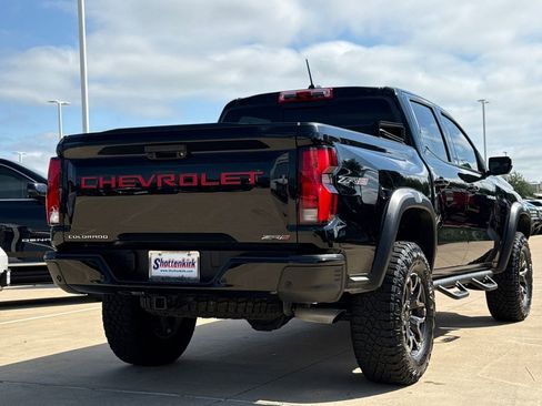 Used 2025 Chevrolet Colorado ZR2 w/ Technology Package AWD/4WD image 8