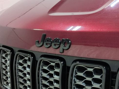 Certified 2021 Jeep Grand Cherokee Laredo X image 13