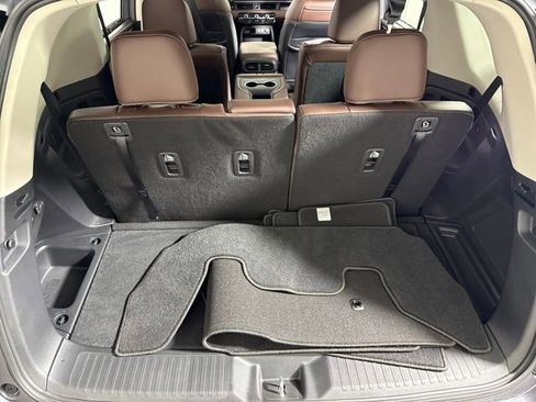 Used 2025 Honda Pilot Elite image 15