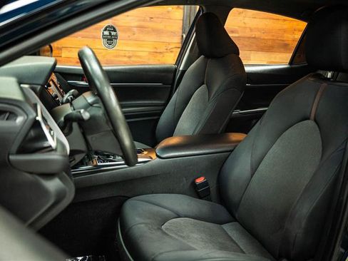 Used 2018 Toyota Camry LE FWD image 9