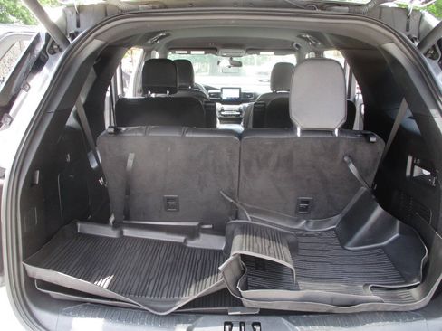 Used 2020 Ford Explorer XLT w/ Equipment Group 202A AWD/4WD image 35