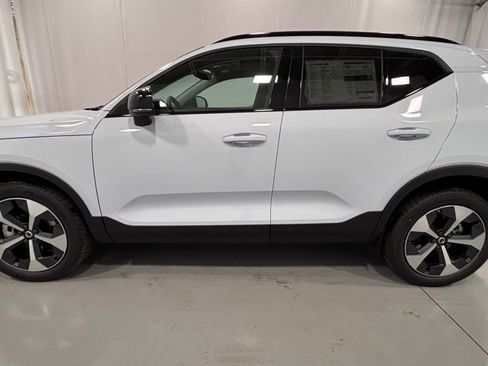 New 2026 Volvo XC40 B5 Plus AWD/4WD image 9