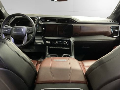 Used 2025 GMC Sierra 3500 Denali Ultimate AWD/4WD image 10