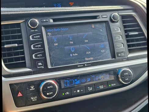 Used 2015 Toyota Highlander Limited Platinum AWD/4WD image 14