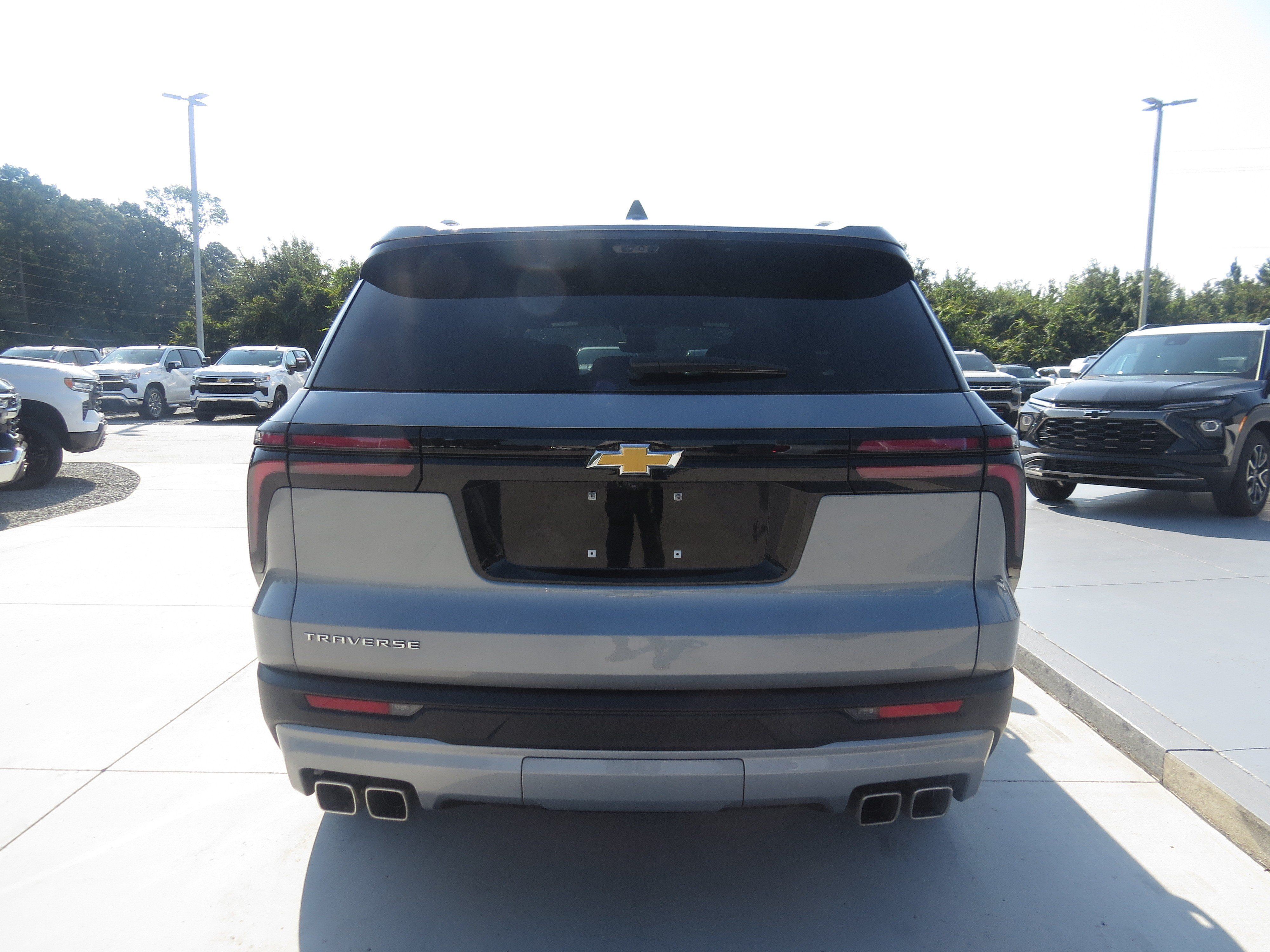 Used 2026 Chevrolet Traverse LT w/ Driver Confidence Package FWD image 6