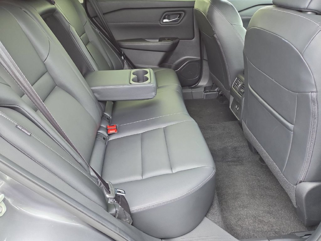 Used 2025 Nissan Rogue SL FWD image 30