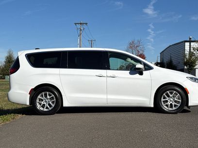 Used 2023 Chrysler Pacifica Touring-L
