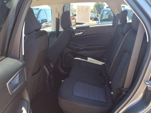 Certified 2022 Ford Edge SE w/ Black Appearance Package AWD/4WD image 17